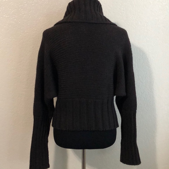 ANN YEE • Jordyn Funnel Neck - Picture 6 of 8